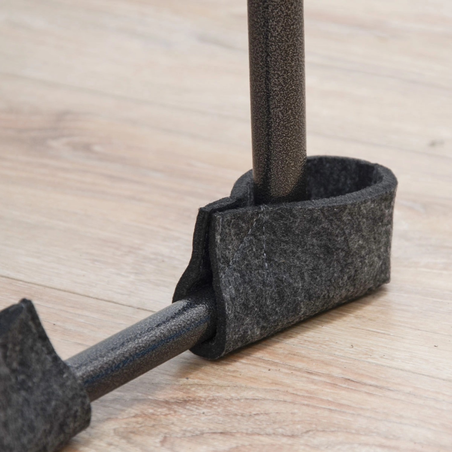 DuneDesign Filz Bodenschoner für Bierzeltgarnitur, grau, zum Schutz von Böden vor Kratzern.