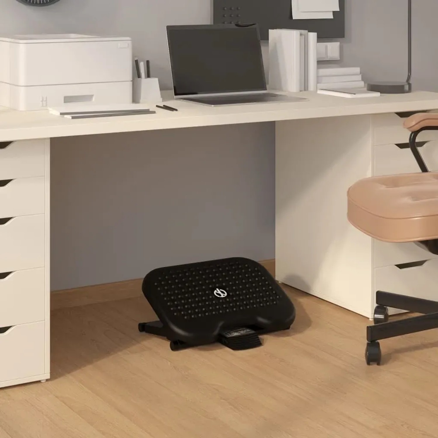 Schwarze vidaXL Fußstütze (46x34,5x11 cm) unter Schreibtisch für ergonomisches Sitzen.