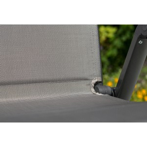 Detailansicht Gartensessel Trivero Diamantbraun, Textilbespannung und Gestell.
