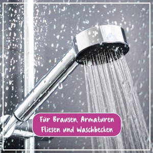 Duschkopf mit Wasserstrahl im Bad. Ideal zur Anwendung mit Poliboy Bio Kalklöser.
