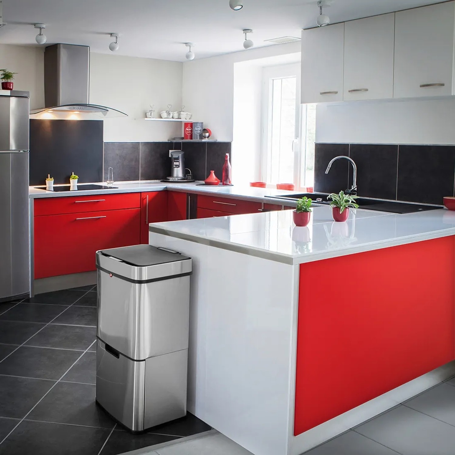 Hailo Öko Vario XL Mülltrennsystem aus Edelstahl in moderner Küche.