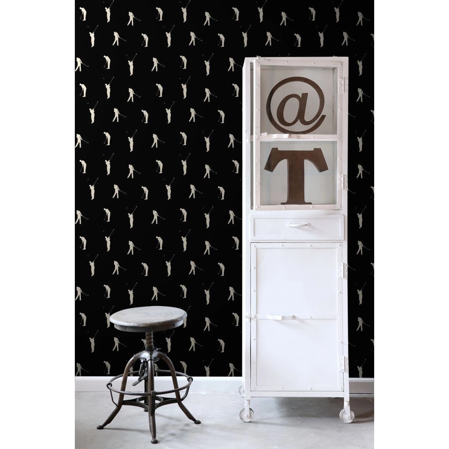 ESTAhome Tapete Golfspieler schwarz, Muster mit Golfmotiven, für Wandgestaltung im Innenbereich.