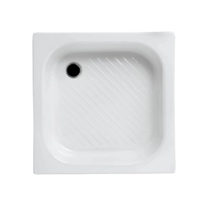 Weiße quadratische Duschwanne 70x70 cm aus Sanitäracryl mit rutschhemmender Oberfläche und schwarzer Ablaufgarnitur.