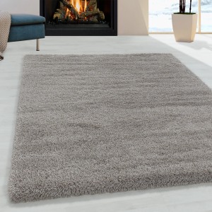 Beiger Ayyildiz Hochflorteppich Fluffy 3500 (160x230 cm) im Wohnraum.