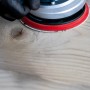 Bosch Expert M480 Netzschleifblatt K240, 125mm Durchmesser im Einsatz auf Holz.