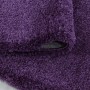 Detailansicht des violetten Ayyildiz Hochflorteppich Fluffy mit 30 mm Florhöhe und Jute-Rückseite.