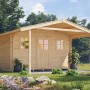 Unbehandeltes Weka Holz-Gartenhaus mit Satteldach und überdachter Fläche im Garten.