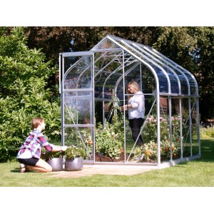 Vitavia Gewächshaus Orion 5000 aus Alu mit Personen beim Gärtnern.