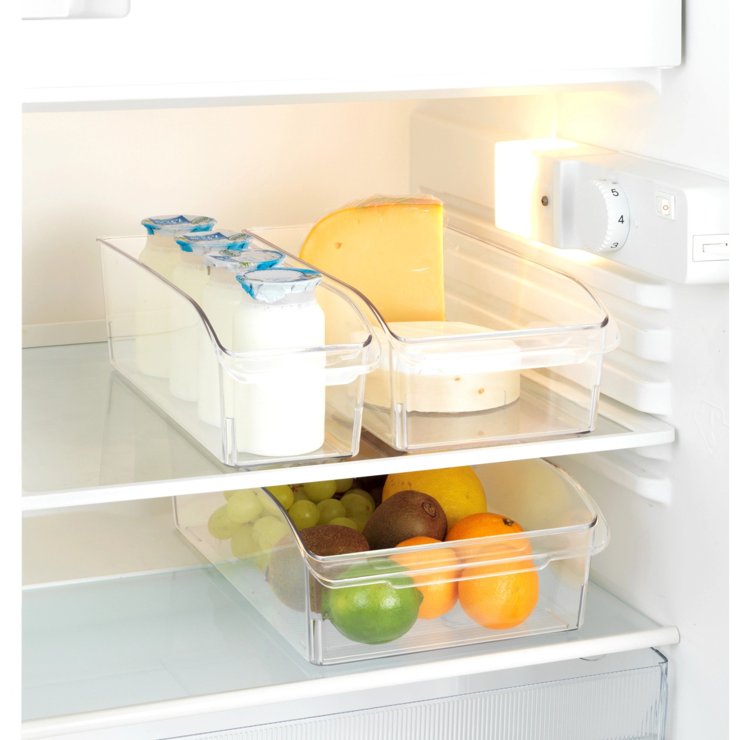 Kühlschrank-Organizer von Wenko mit Lebensmitteln im Kühlregal.