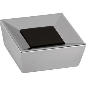 Quadratischer Möbelknopf 2100, Chrom glänzend mit schwarzem Einsatz.
