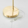 Detailaufnahme: Goldene Lindby Bogenleuchte Lennart mit Kabel und Stecker.