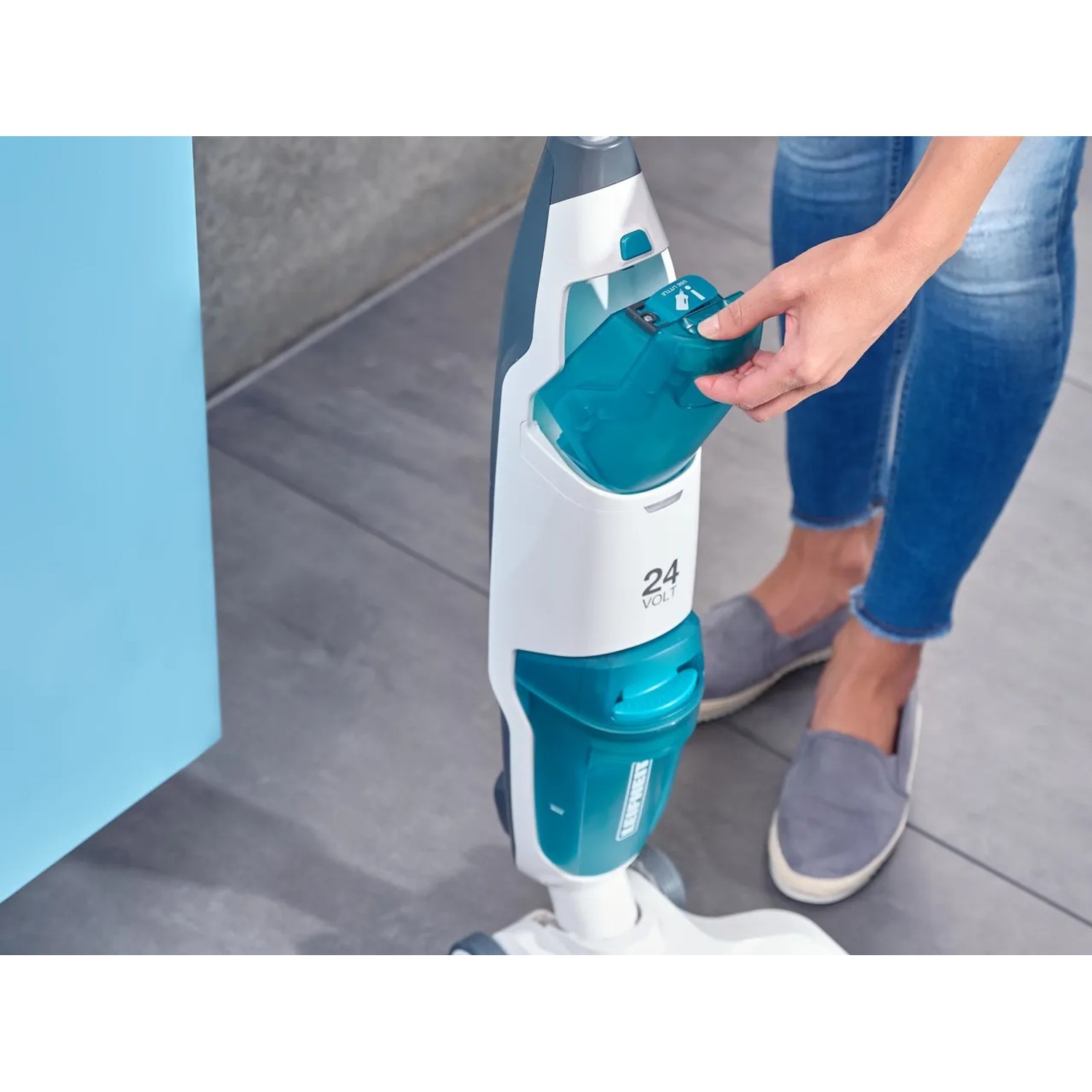 Leifheit Akku-Saugwischer Regulus Aqua PowerVac: Entnahme des Frischwassertanks.