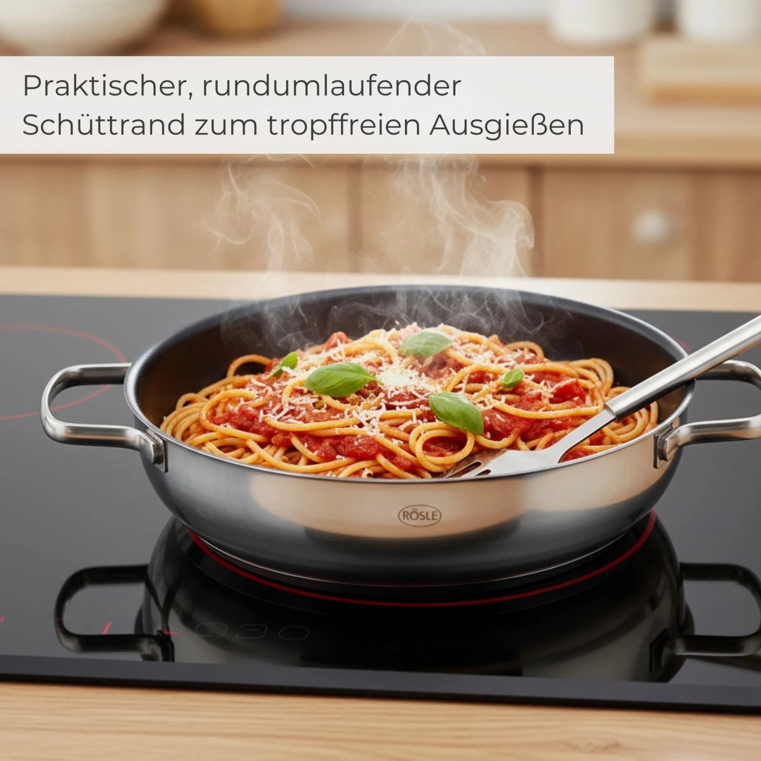 RÖSLE Elegance Servierpfanne Ø28 cm auf Induktionsherd mit Spaghetti. Edelstahlpfanne mit ProCera Keramikbeschichtung zum Braten & Servieren.
