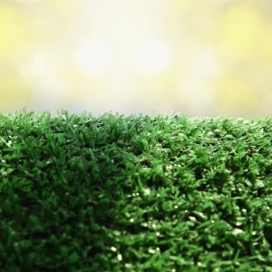 Detailaufnahme: Grüner KARAT Kunstrasen Spring Rasenteppich, wasserdurchlässig.