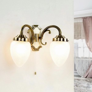 EASYLIGHT Wandlampe in Bronze, 2-flammig mit Opalglas-Schirmen und Zugschalter.
