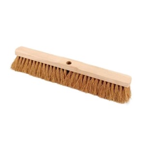 Galaflor Saalbesen aus Holz mit braunen Kokosborsten, 60 cm breit, für groben Schmutz.