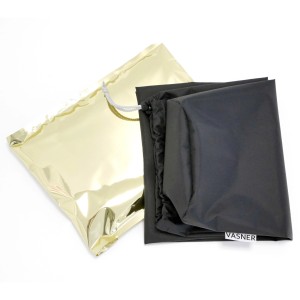 Vasner Abdeckhaube AirCape für Terrassenheizstrahler, schwarz, mit goldener Verpackung.