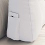 Weißes Stoff-Rückenkissen mit Seitentasche, in der ein Smartphone steckt. Ergonomische Unterstützung.