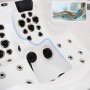 Innenansicht Home Deluxe Outdoor Whirlpool Beach Plus mit Massagedüsen und LED-Beleuchtung.