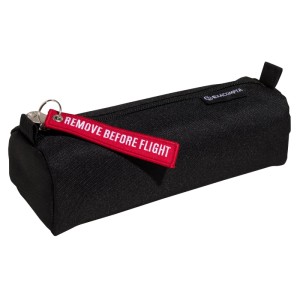 Schwarzes Exacompta Penale Flight Stifteetui mit rotem 'Remove before flight' Anhänger. Ideal für Büro & Schule.