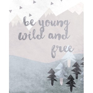 Komar Wandbild Wild and Free, 40x50 cm, mit Berglandschaft und Schriftzug in sanften Farben.