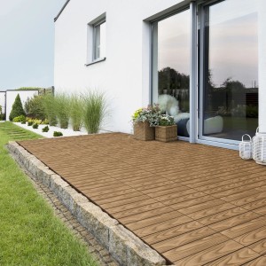 Verlegte ML-Design WPC Terrassenfliesen 30x30 cm Teak Holzoptik auf Terrasse.