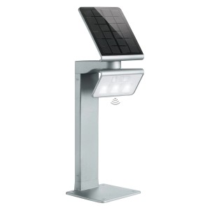 Silberne Steinel LED Solar Wegeleuchte XSolar GL-S mit Bewegungsmelder und Solarpanel.
