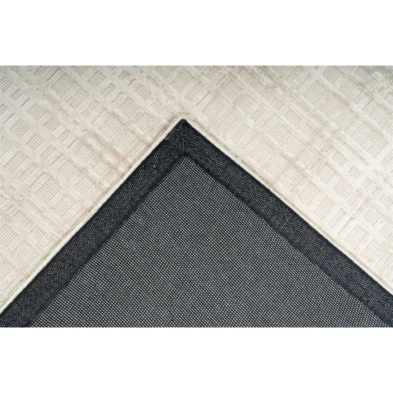 Beige-silberner Kurzflor-Teppich (80x150 cm) mit 3D-Effekt und Viskose-Anteil.