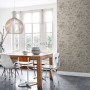 ESTAhome Vliestapete mit Blumenmuster in Altrosa und Olivgrün im Esszimmer.