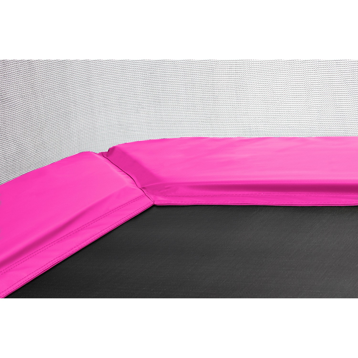Detailaufnahme: Pinkfarbener Schutzrand und Sprungtuch des Salta Trampolin Combo.
