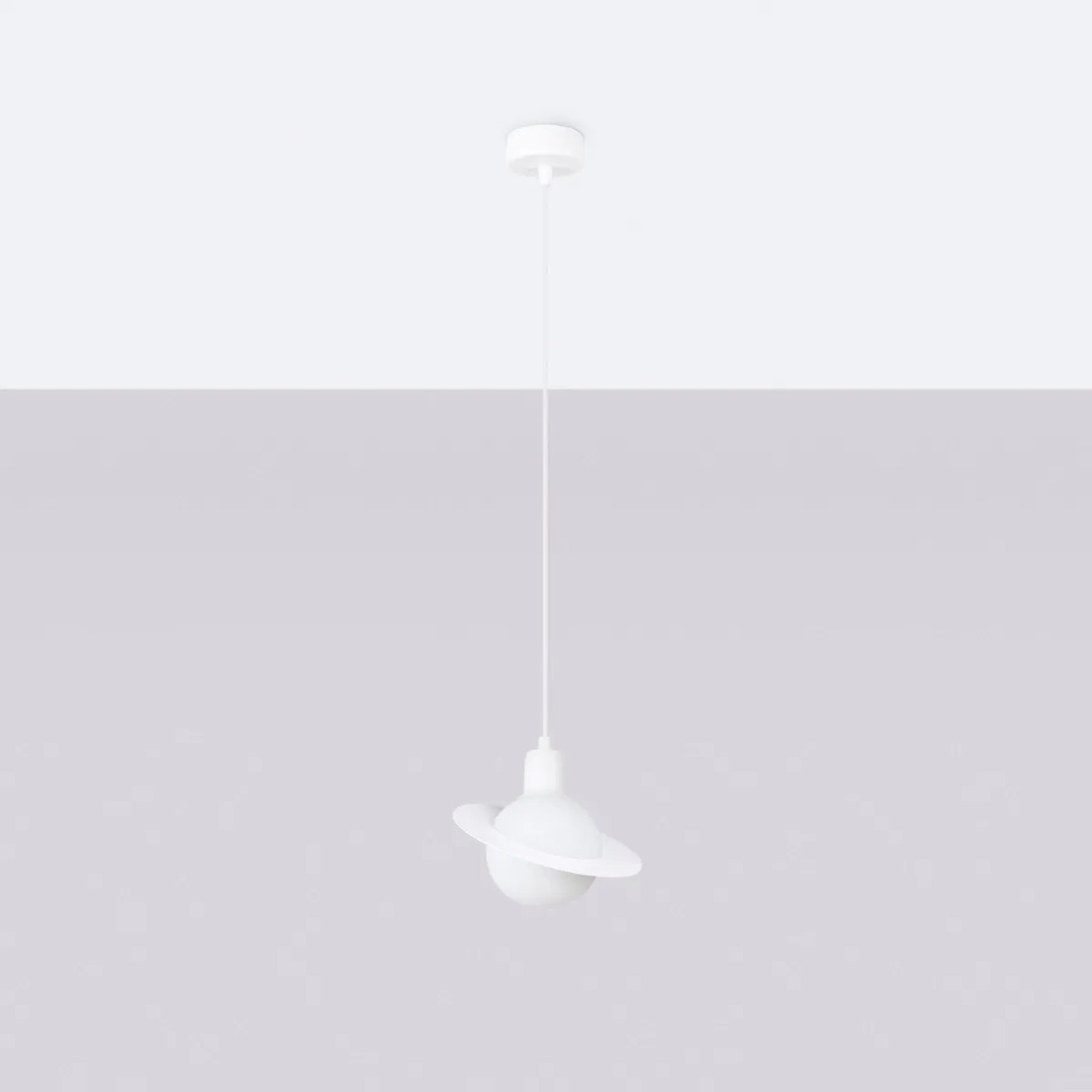 Weiße Sollux Lighting Pendelleuchte Hyperion 1 im modernen Design, inspiriert von Planeten.