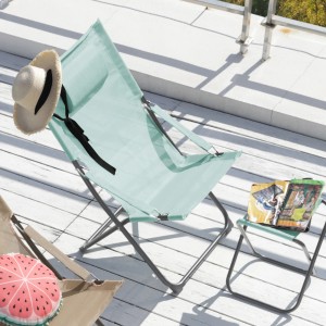 Blauer Svita Tomra Liegestuhl mit Hocker und Kopfkissen, klappbarer Campingstuhl für Garten und Camping.