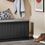 Schmale, schwarze Schuhbank mit Sitzfläche und Stauraum für den Flur.