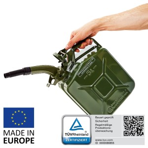Olivgrüner 5L Metall Kraftstoffkanister mit Ausgießer, gehalten von einer Hand. Ideal als Reservekanister.