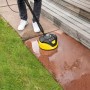 Kärcher Hochdruckreiniger K 6 Flex Home mit Flächenreiniger im Einsatz auf einer Terrasse.