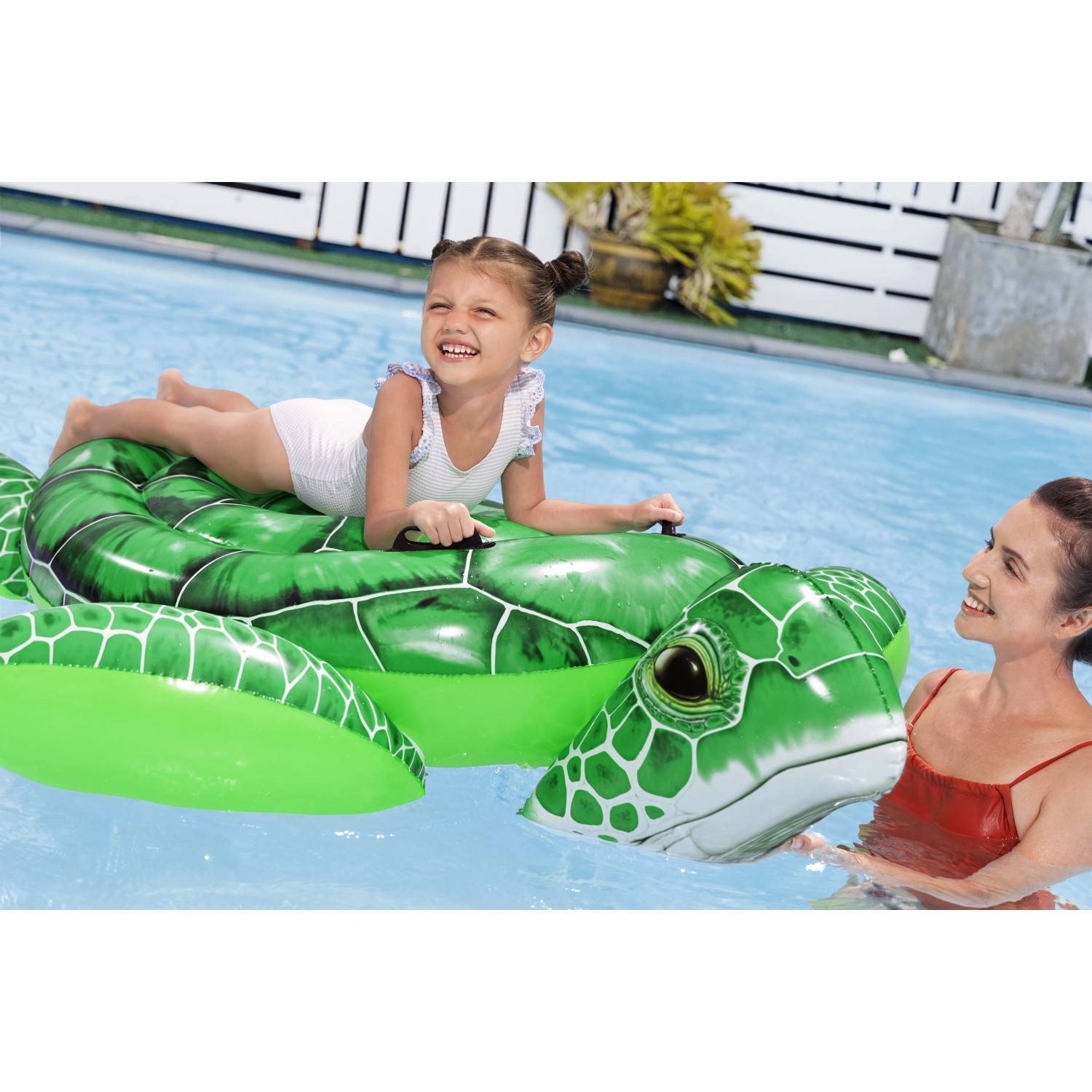 Bestway Schwimmtier Tidal Turtle mit Kind im Pool, grün, 153x140x38 cm.