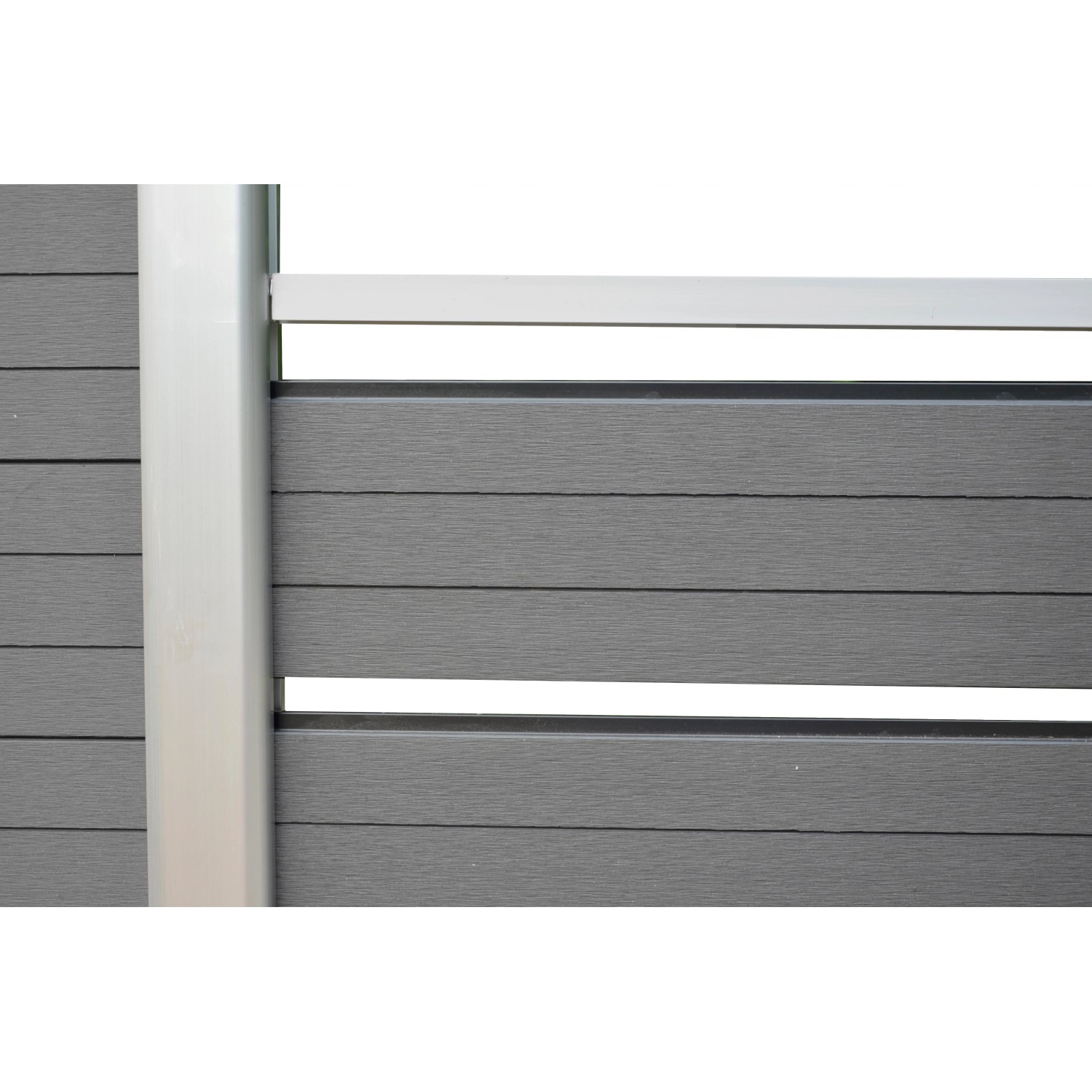 Anthrazitfarbenes WPC-Hohlkammerprofil (180 cm) für T & J Sichtschutzzaun Dalu-Serie.