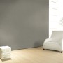 Graue Colani Vliestapete Visions Uni Striche an Wand im Wohnraum.