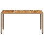 Beiger Gartentisch (150x90 cm) aus Poly Rattan und Akazienholz.