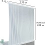 Wenko Duschrollo 128x240 cm, weiß gestreift, an Badewanne montiert.