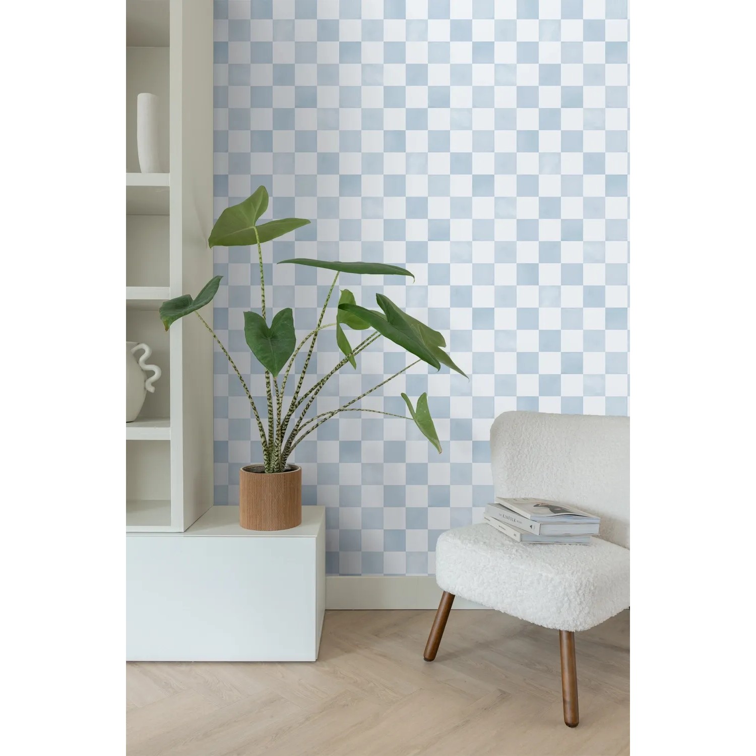 ESTAhome Vliestapete mit blauem Karomuster, stilvolle Wandgestaltung im modernen Raum.