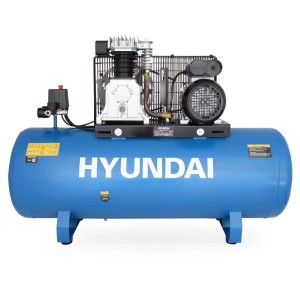 Blauer HYUNDAI Riemenkompressor BAC3150E mit 150 l Tankvolumen und Motor auf weißem Hintergrund.