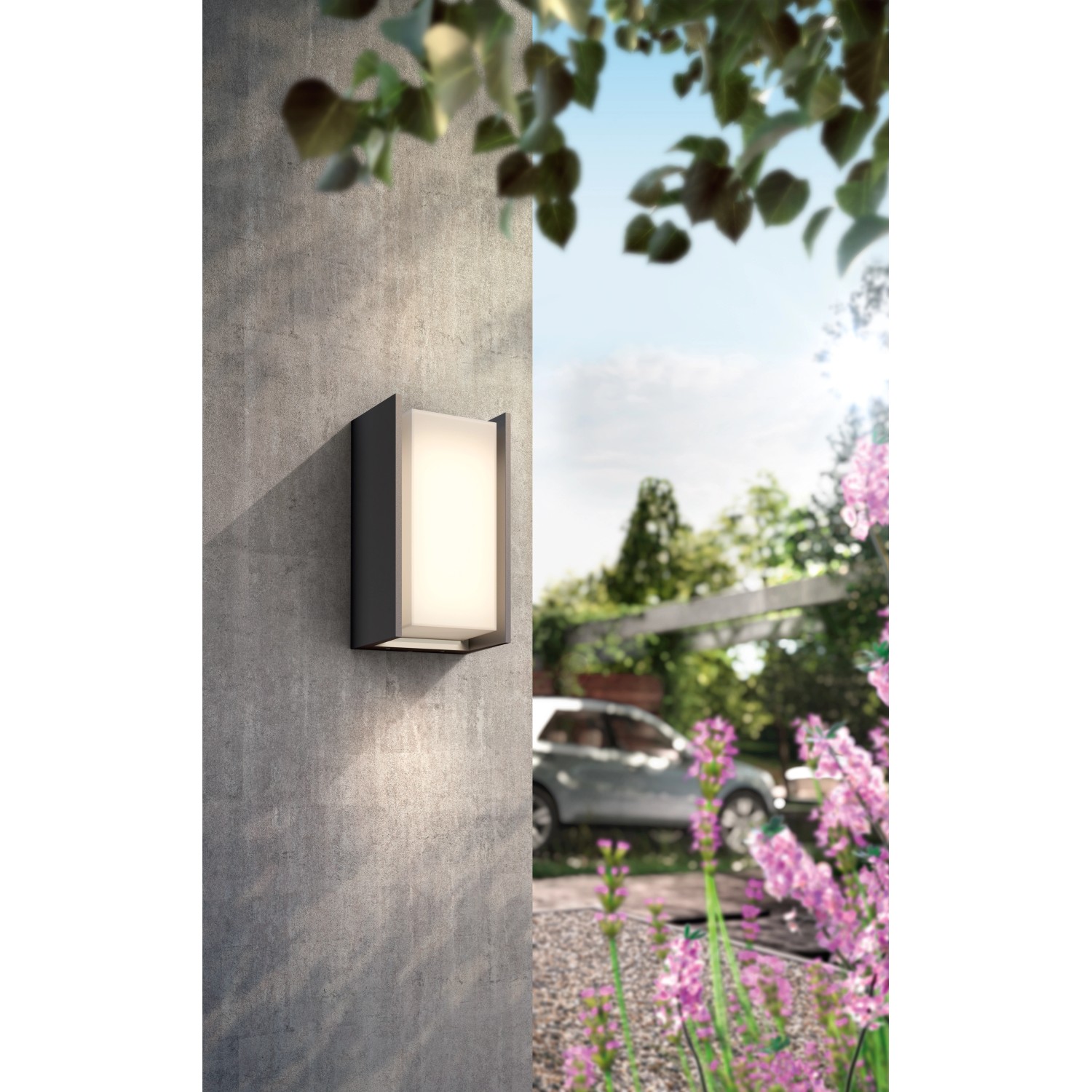 Anthrazitfarbene Philips Hue Turaco LED-Wandleuchte E27 für den Außenbereich.