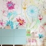 Komar Vliesfototapete Joyful mit bunten Blumenzeichnungen im Interieur.