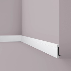 Weiße NOEL & MARQUET Sockelleiste FD2 WALLSTYL (200x1,5x11 cm) an Wand.