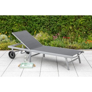 Schwarze Merxx Aktionsliege Tessin mit Rädern und verstellbarer Rückenlehne.