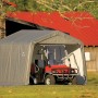Graues Shelter Logic Metall-Gerätehaus 9 m² mit Fahrzeug darin. Ideal als Gerätehaus oder Unterstand.