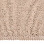 Beige Antirutsch Stufenmatte aus PP mit Schlingenflor. Detailansicht der weichen Teppichstruktur und des Saums.