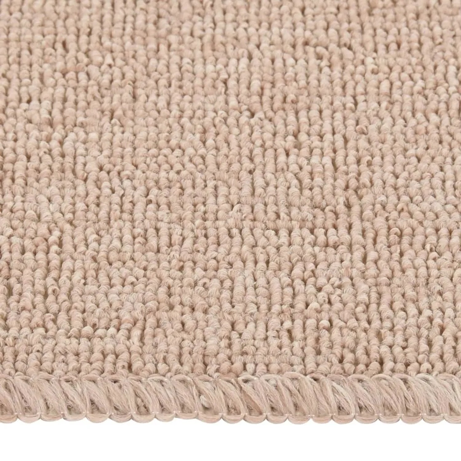 Beige Antirutsch Stufenmatte aus PP mit Schlingenflor. Detailansicht der weichen Teppichstruktur und des Saums.
