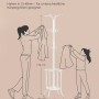 Illustration: Weißer Songmics Kleiderständer mit Schirmständer, 175 cm hoch, mit Person und Kind.